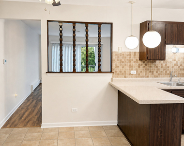 5733 W 103rd Street - Photo Thumbnail 2