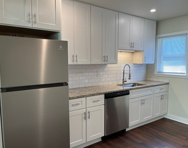209 W Maple Avenue - Photo Thumbnail 6