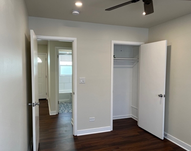 209 W Maple Avenue - Photo Thumbnail 16