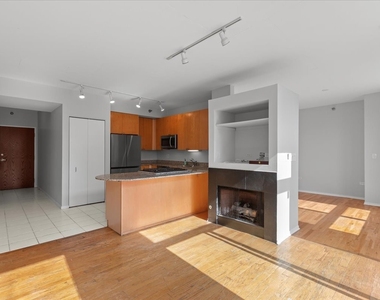 701 S Wells Street - Photo Thumbnail 3