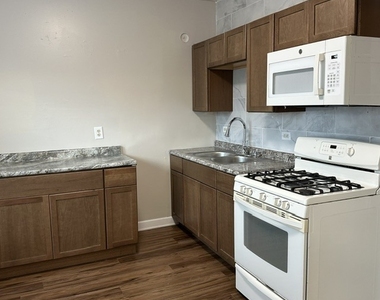 4058 W Dickens Avenue - Photo Thumbnail 2