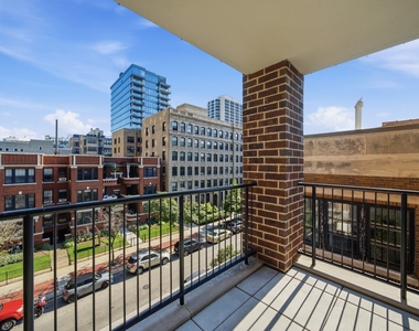 434 W Melrose Street - Photo Thumbnail 3