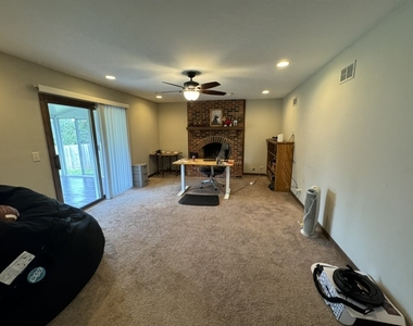 1013 E Benton Avenue - Photo Thumbnail 3