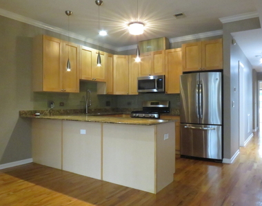 633 E Bowen Avenue - Photo Thumbnail 4