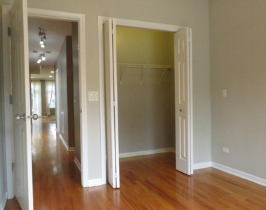 633 E Bowen Avenue - Photo Thumbnail 16