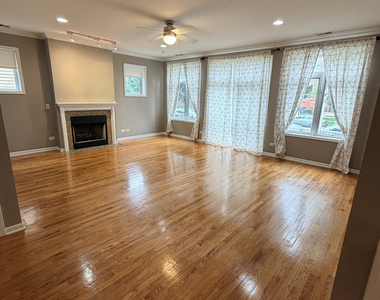 633 E Bowen Avenue - Photo Thumbnail 2