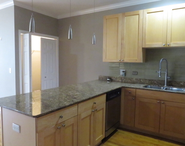 633 E Bowen Avenue - Photo Thumbnail 6