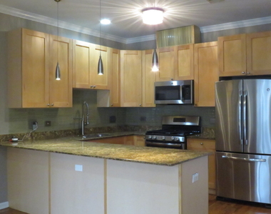 633 E Bowen Avenue - Photo Thumbnail 5