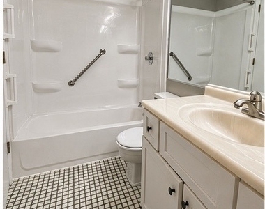1671 Grosvenor Circle - Photo Thumbnail 4