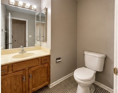 1671 Grosvenor Circle - Photo Thumbnail 6