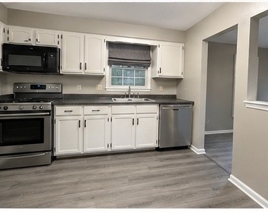 1671 Grosvenor Circle - Photo Thumbnail 2