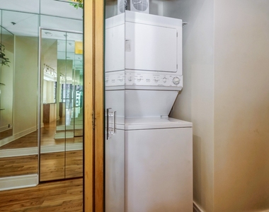 212 W Washington Street - Photo Thumbnail 10