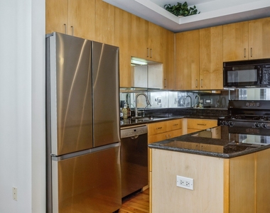 212 W Washington Street - Photo Thumbnail 5