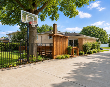 602 S Carol Lane - Photo Thumbnail 2