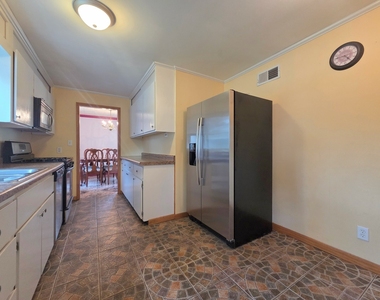 336 E Orchard Street - Photo Thumbnail 6