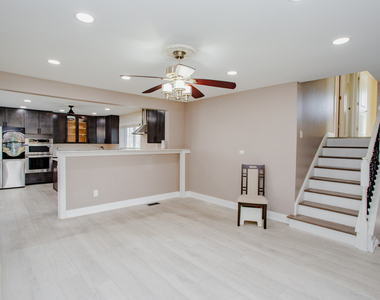 720 Durham Lane - Photo Thumbnail 4