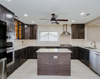 720 Durham Lane - Photo Thumbnail 6