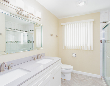 720 Durham Lane - Photo Thumbnail 15