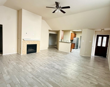 19130 Clevera Walk Lane - Photo Thumbnail 7