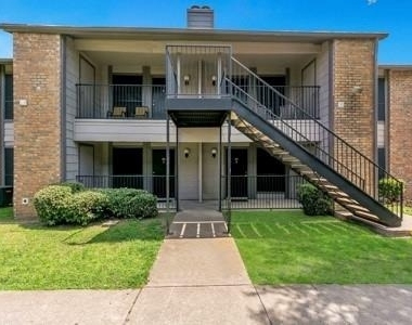 500 E Loop 820 - Photo Thumbnail 1