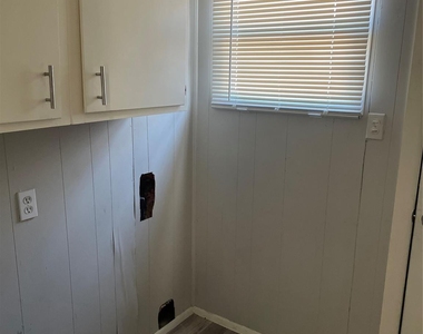 705 Cincinnati Street - Photo Thumbnail 10
