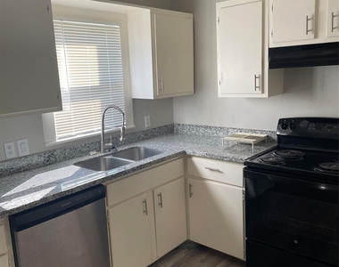 705 Cincinnati Street - Photo Thumbnail 9