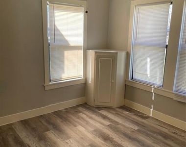 705 Cincinnati Street - Photo Thumbnail 4