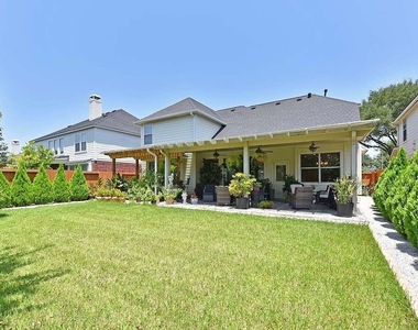 22121 Atwater Canyon Lane - Photo Thumbnail 23