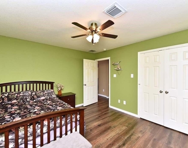 22121 Atwater Canyon Lane - Photo Thumbnail 17