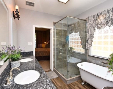 22121 Atwater Canyon Lane - Photo Thumbnail 10