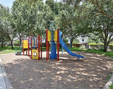 22121 Atwater Canyon Lane - Photo Thumbnail 32