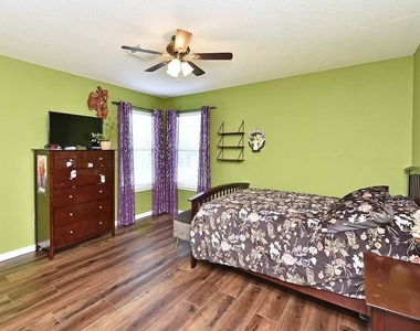22121 Atwater Canyon Lane - Photo Thumbnail 18