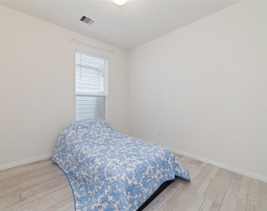 16615 Chill Brook Drive - Photo Thumbnail 4