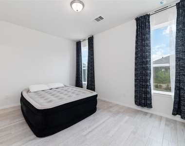 16615 Chill Brook Drive - Photo Thumbnail 9