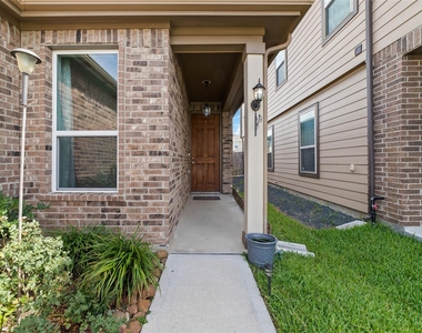 16615 Chill Brook Drive - Photo Thumbnail 3