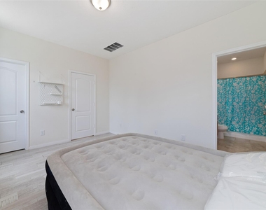 16615 Chill Brook Drive - Photo Thumbnail 10