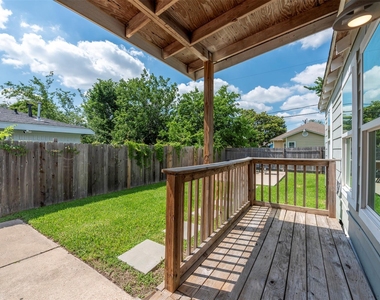 1121 Panama Street - Photo Thumbnail 3