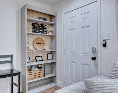 1121 Panama Street - Photo Thumbnail 4
