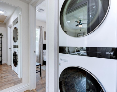 1121 Panama Street - Photo Thumbnail 27