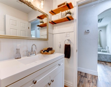 1121 Panama Street - Photo Thumbnail 21
