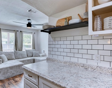 1121 Panama Street - Photo Thumbnail 9