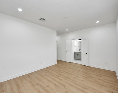 8324 Corinth Street - Photo Thumbnail 13