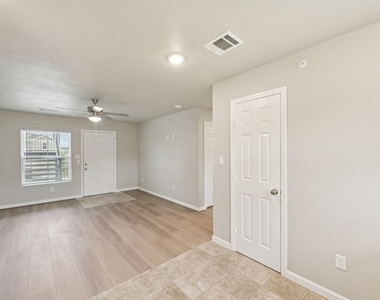 274 Plez Morgan Drive - Photo Thumbnail 15