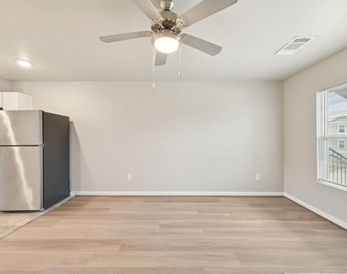 274 Plez Morgan Drive - Photo Thumbnail 4