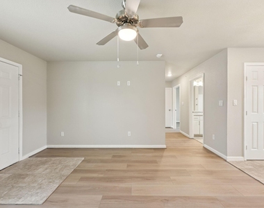 274 Plez Morgan Drive - Photo Thumbnail 8