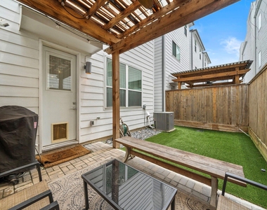 1217 Crockett Street - Photo Thumbnail 31