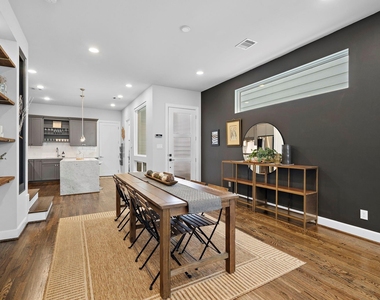 1217 Crockett Street - Photo Thumbnail 3