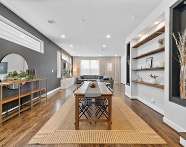 1217 Crockett Street - Photo Thumbnail 7