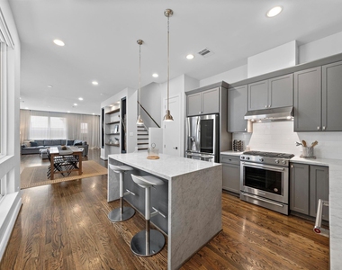 1217 Crockett Street - Photo Thumbnail 6