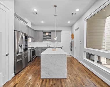 1217 Crockett Street - Photo Thumbnail 5